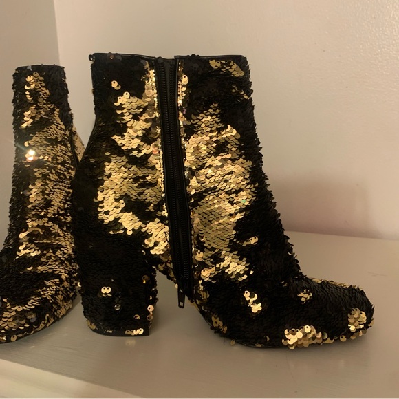 Black and gold sequin boots #sequinboots #stevemadden #booties #flashy - Picture 5 of 7